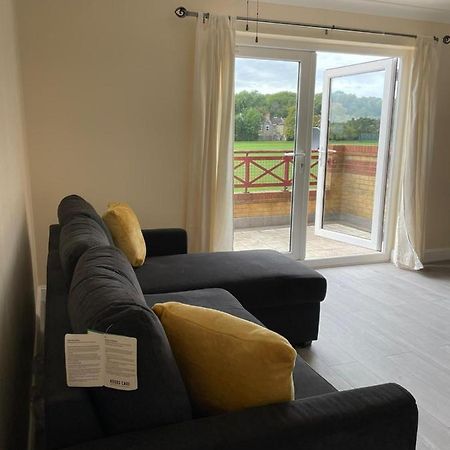 Large, Spacious 3 Bedroom Sleeps 6, Apartment For Contractors And Holidays In Lewisham, Greater London - 1 Free Parking Space & Free Wifi المظهر الخارجي الصورة
