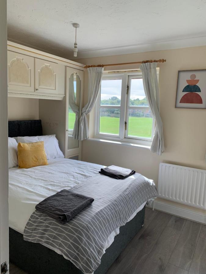 Large, Spacious 3 Bedroom Sleeps 6, Apartment For Contractors And Holidays In Lewisham, Greater London - 1 Free Parking Space & Free Wifi المظهر الخارجي الصورة