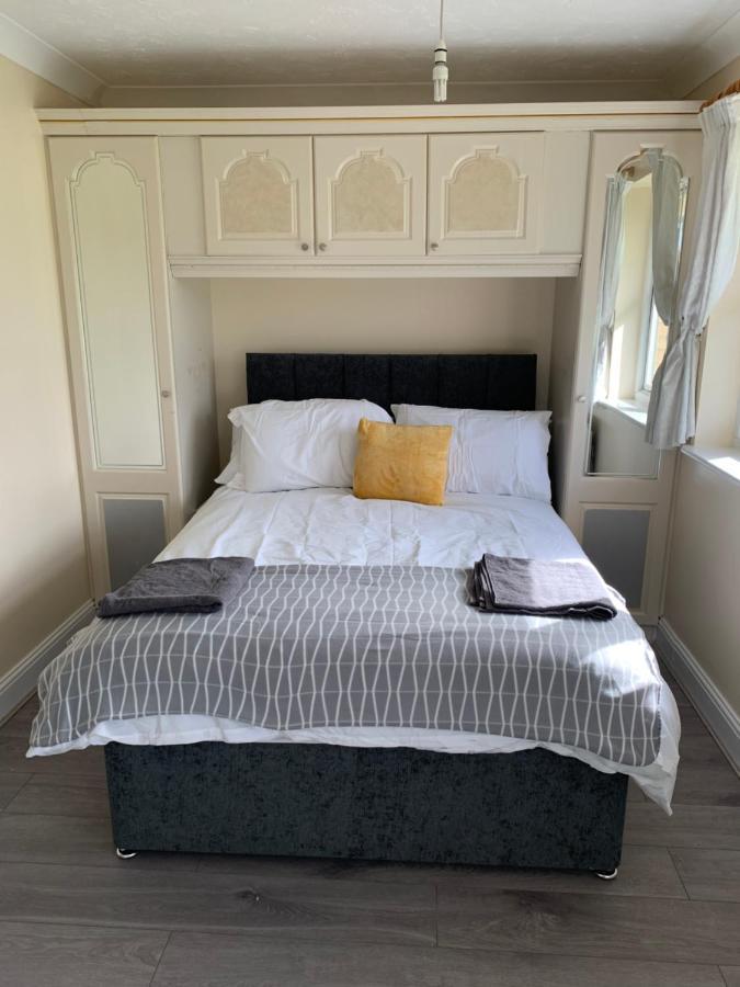 Large, Spacious 3 Bedroom Sleeps 6, Apartment For Contractors And Holidays In Lewisham, Greater London - 1 Free Parking Space & Free Wifi المظهر الخارجي الصورة