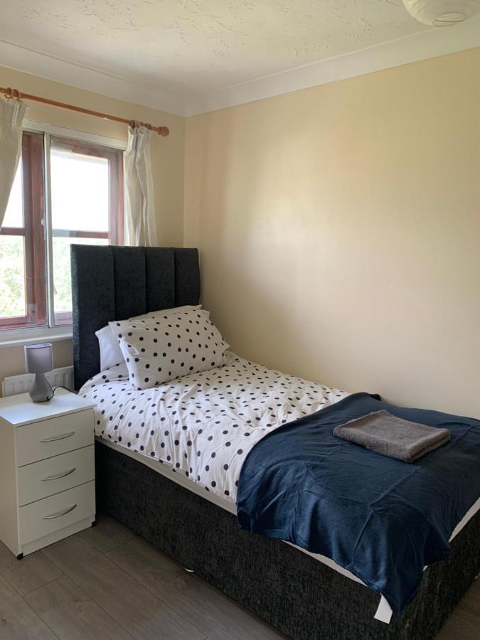 Large, Spacious 3 Bedroom Sleeps 6, Apartment For Contractors And Holidays In Lewisham, Greater London - 1 Free Parking Space & Free Wifi المظهر الخارجي الصورة
